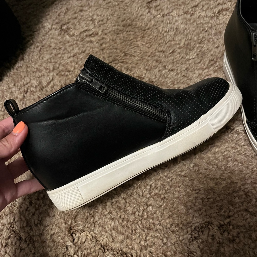 women’s raised heel booties